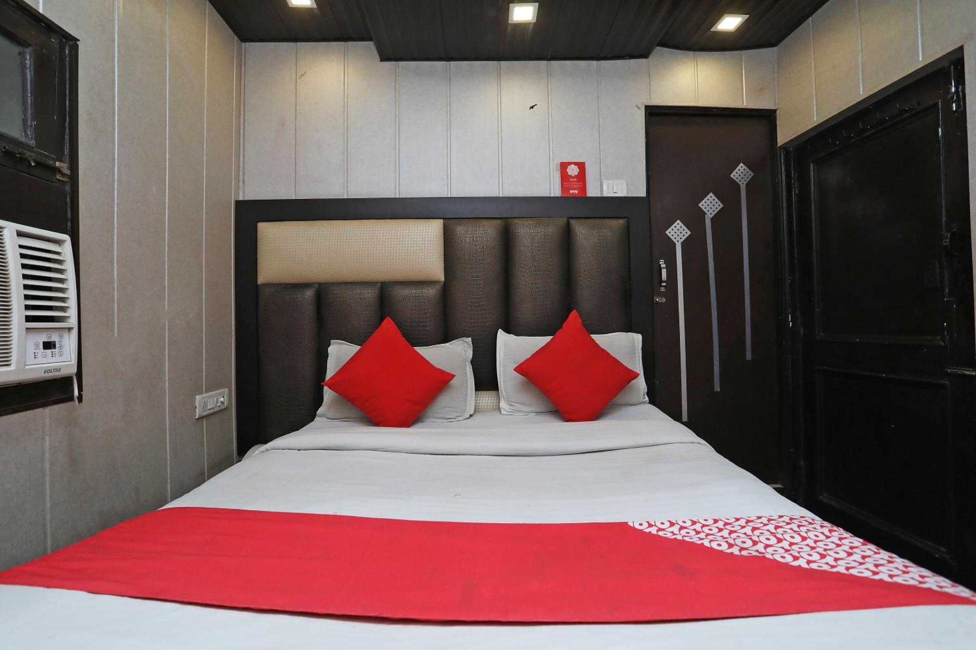 Hotel O Shri Sai International New Delhi Bagian luar foto