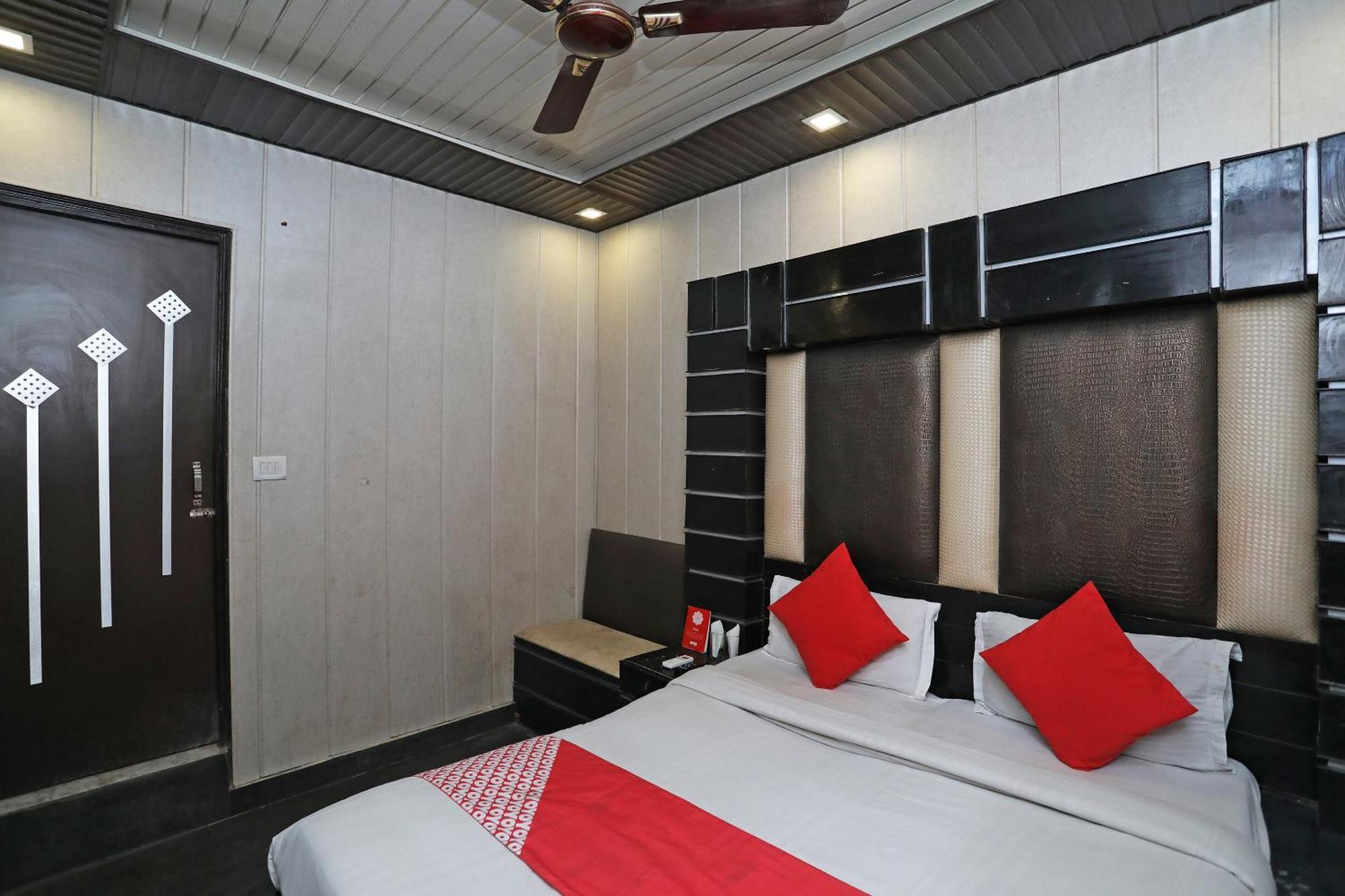 Hotel O Shri Sai International New Delhi Bagian luar foto