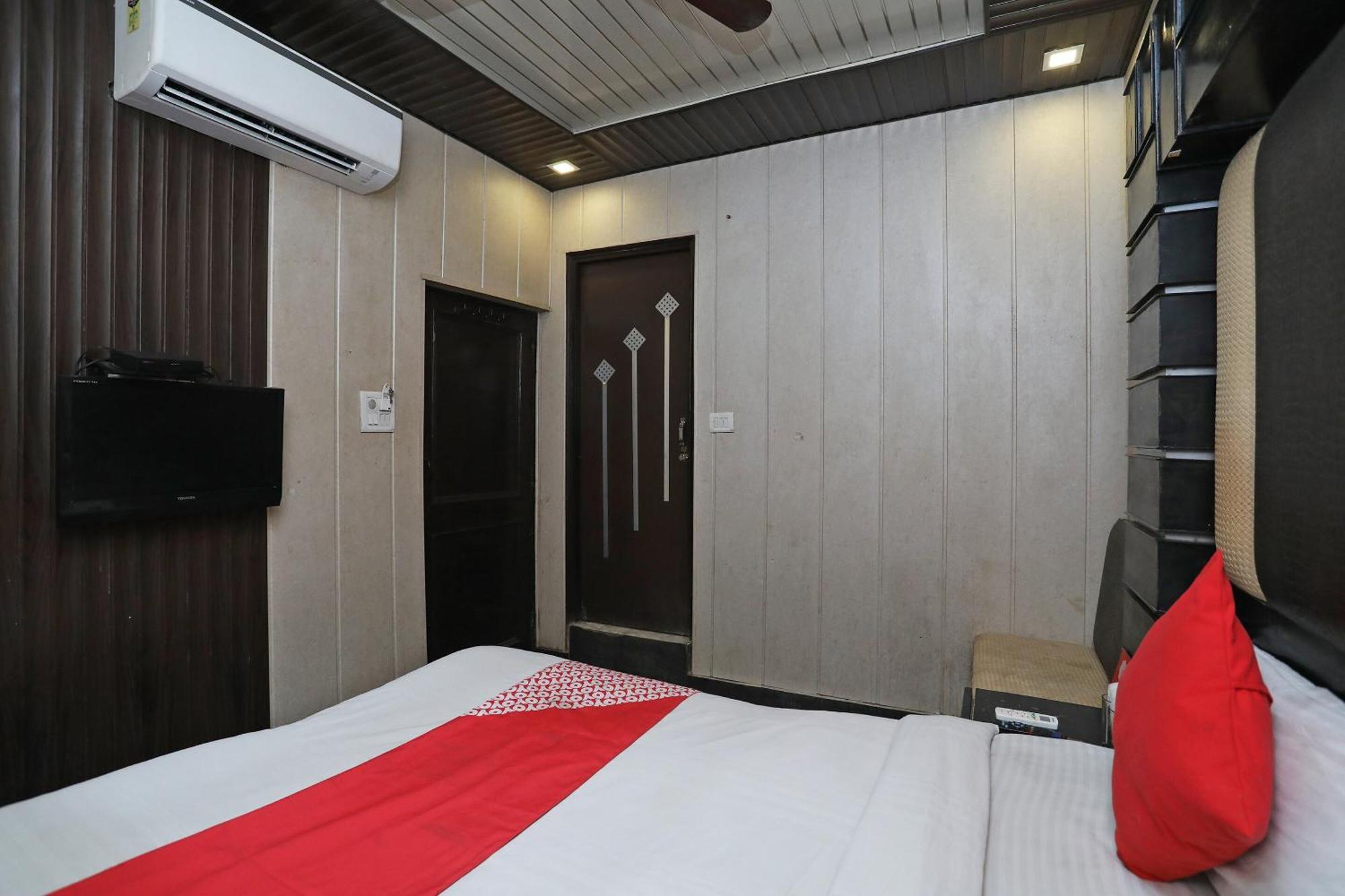 Hotel O Shri Sai International New Delhi Bagian luar foto