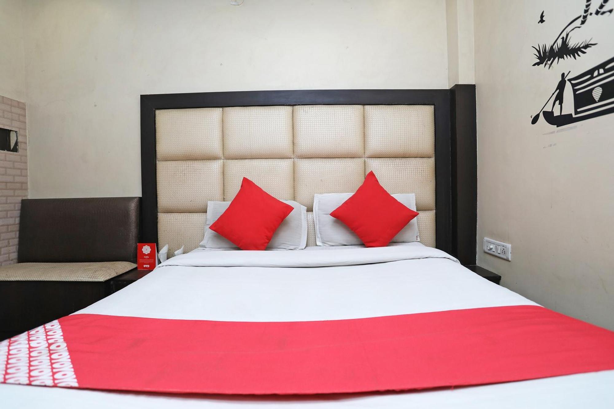 Hotel O Shri Sai International New Delhi Bagian luar foto