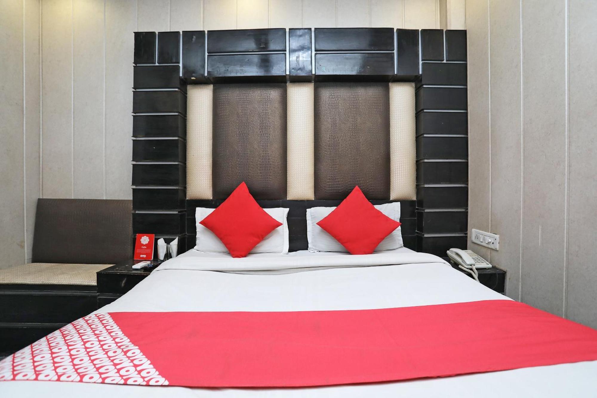Hotel O Shri Sai International New Delhi Bagian luar foto