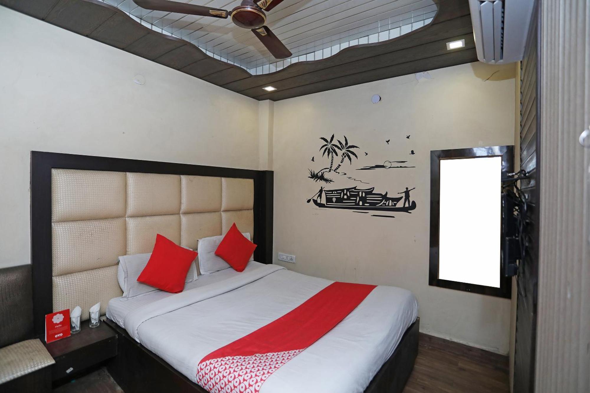 Hotel O Shri Sai International New Delhi Bagian luar foto